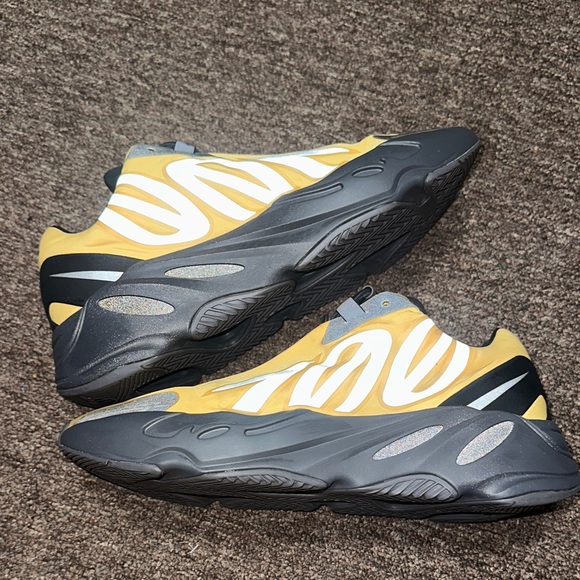 adidas yezzys 700 no box size 10men great condition - Picture 1 of 4